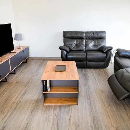 Simplistic Holiday In With Balcony Apartment *